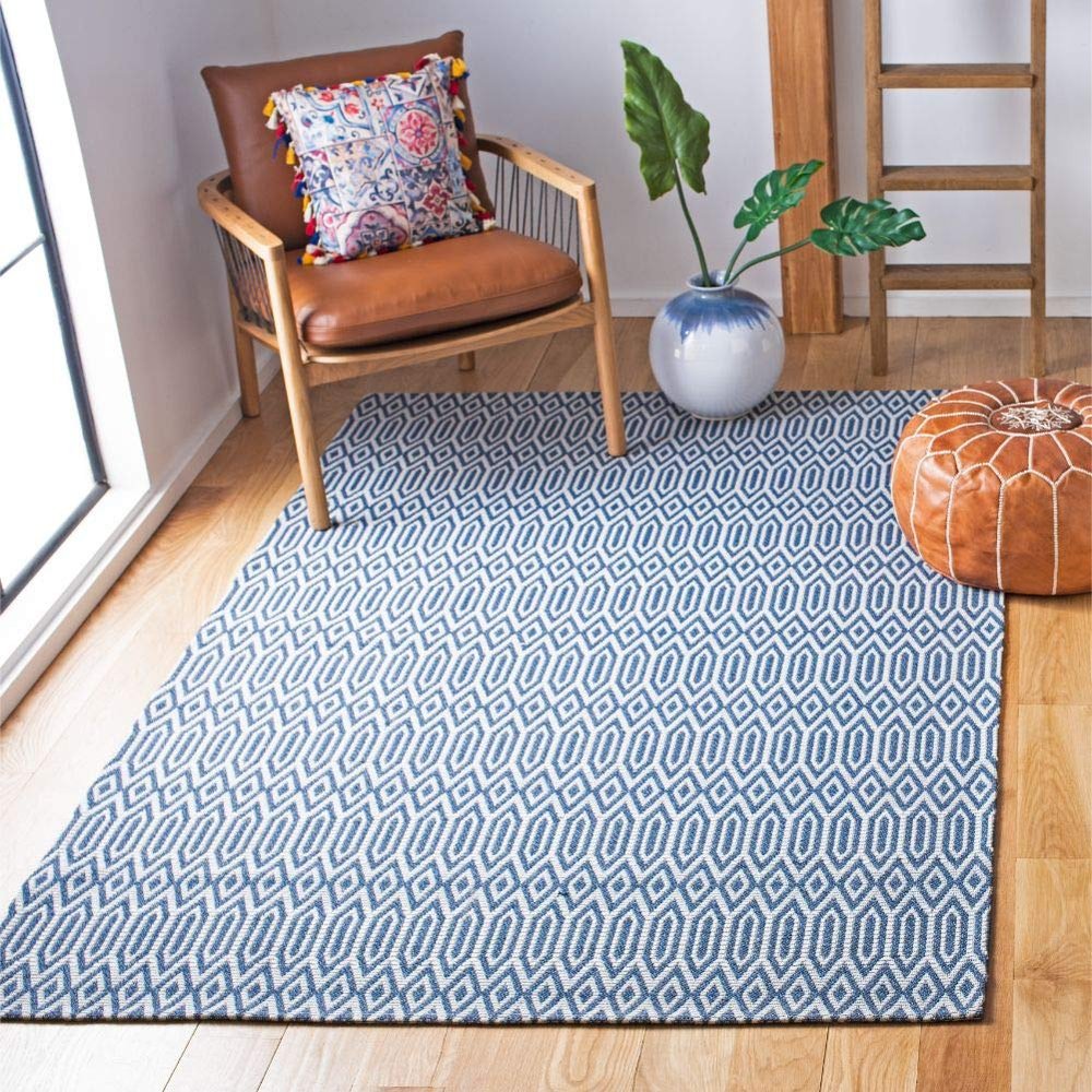SAFAVIEH Area Rug 8x10 - Augustine Collection - Large - Navy & Light Grey, Geometric Design, Easy Cleaning, Ideal for Living Room, Bedroom, Office, Dining Space (AGT405M)