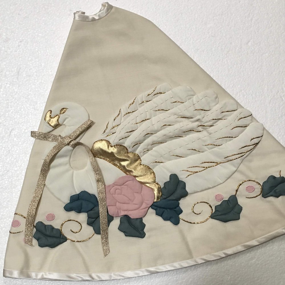 Silvestri Elegant Swan Christmas Tree Skirt
