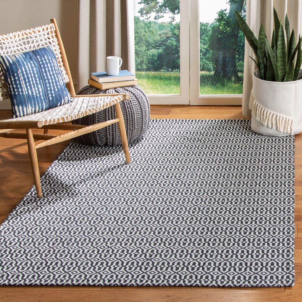 SAFAVIEH Area Rug 8x10 - Augustine Collection - Large - Black & Light Grey, Geometric Design, Easy Cleaning, Ideal for Living Room, Bedroom, Office, Dining Space (AGT411H)
