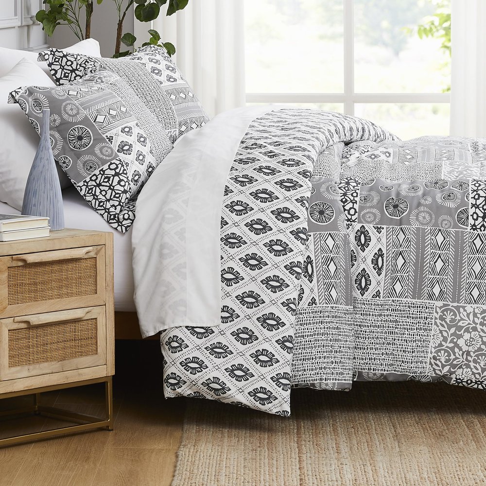 Southshore Fine Living, Inc. Patchwork Duvet Cover Twin/Twin XL - Hotel Quality Reversible Twin Bedding Set, Easy Care - Twin Duvet Cover Set with Matching Pillow Sham - Global Patchwork Grey