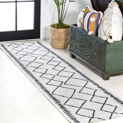 JONATHAN Y SMB129D-28 Derya Tribal Diamond Trellis Indoor/Outdoor 2 ft. x 8 ft Runner Rug, Contemporary, Modern, Bohemian, Transitional, Scandinavian, Minimalistic, Rustic, Hallway, Patio, Ivory/Black