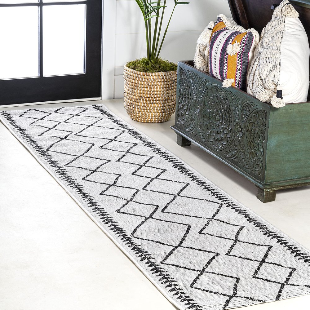 JONATHAN Y SMB129D-28 Derya Tribal Diamond Trellis Indoor/Outdoor 2 ft. x 8 ft Runner Rug, Contemporary, Modern, Bohemian, Transitional, Scandinavian, Minimalistic, Rustic, Hallway, Patio, Ivory/Black