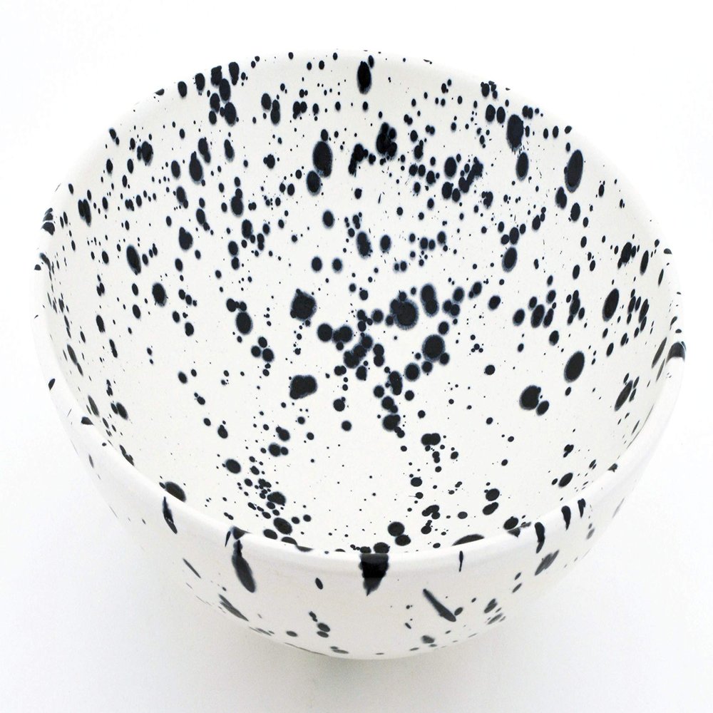 ART ESCUDELLERS Ceramic Bowl, Handmade and Handpainted in Mate Black Decoration. 11,02" x 11,02" x 3,94"