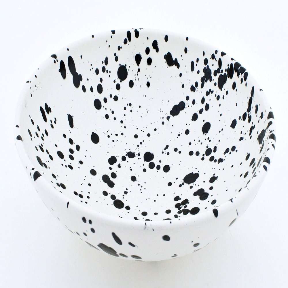 ART ESCUDELLERS Ceramic Bowl, Handmade and Handpainted in Mate Black Decoration. 9,06" x 9,06" x 3,15"