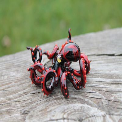 Handmade Glass Octopus Figurine  Blown Glass Sea Creature Sculpture, Artistic Miniature Marine Animal Collectible for Ocean Lovers and Home Dcor