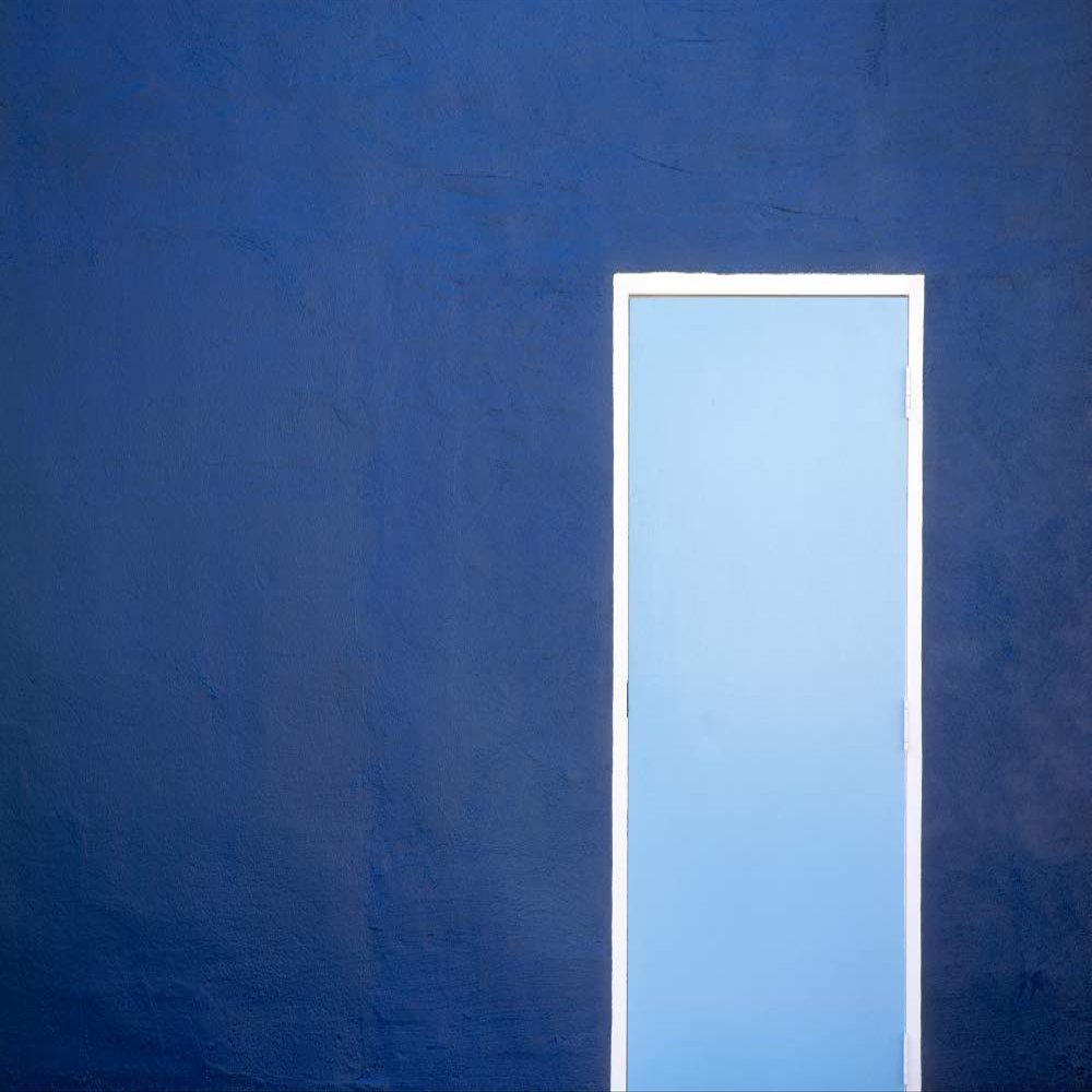 Posterazzi PDDUS19BJY0083LARGE USA, Louisiana, New Orleans. Blue Wall and Door Photo Print, 24 x 36, Multi