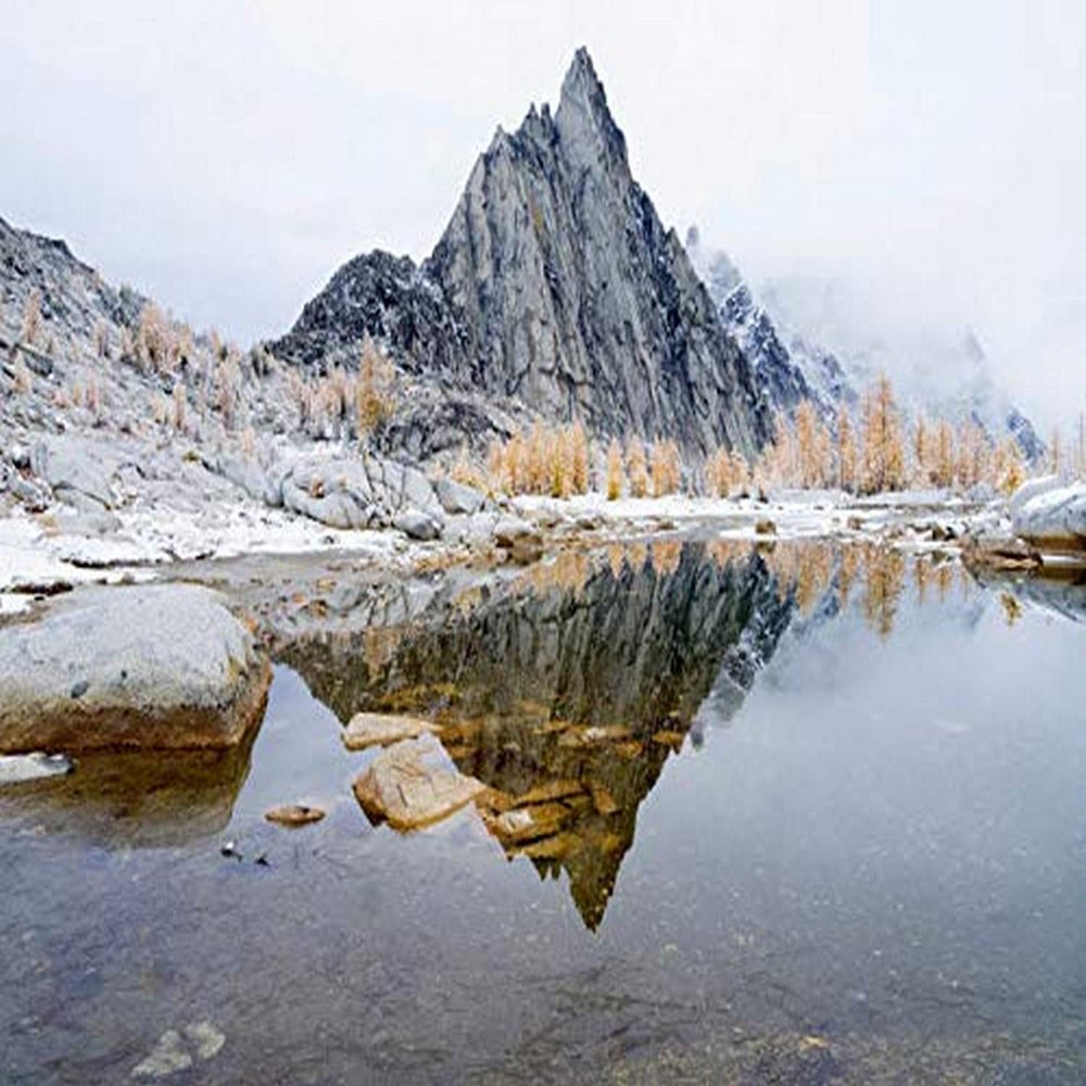 Posterazzi PDDUS48JWI5206LARGE USA, Washington State. Alpine Wilderness, Enchantment Lakes, Gnome Tarn and Prusik Peak Photo Print, 36 x 24, Multi