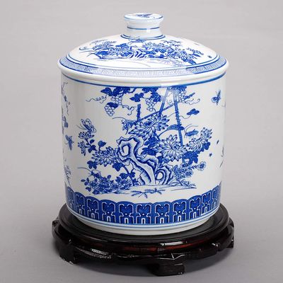 Blue and White Chinese Porcelain Vase Traditional Antique Temple Jar Vase with Base China Ming Style Ceramic Vase Artwork Hand Made Decoration-e H28xd20cm