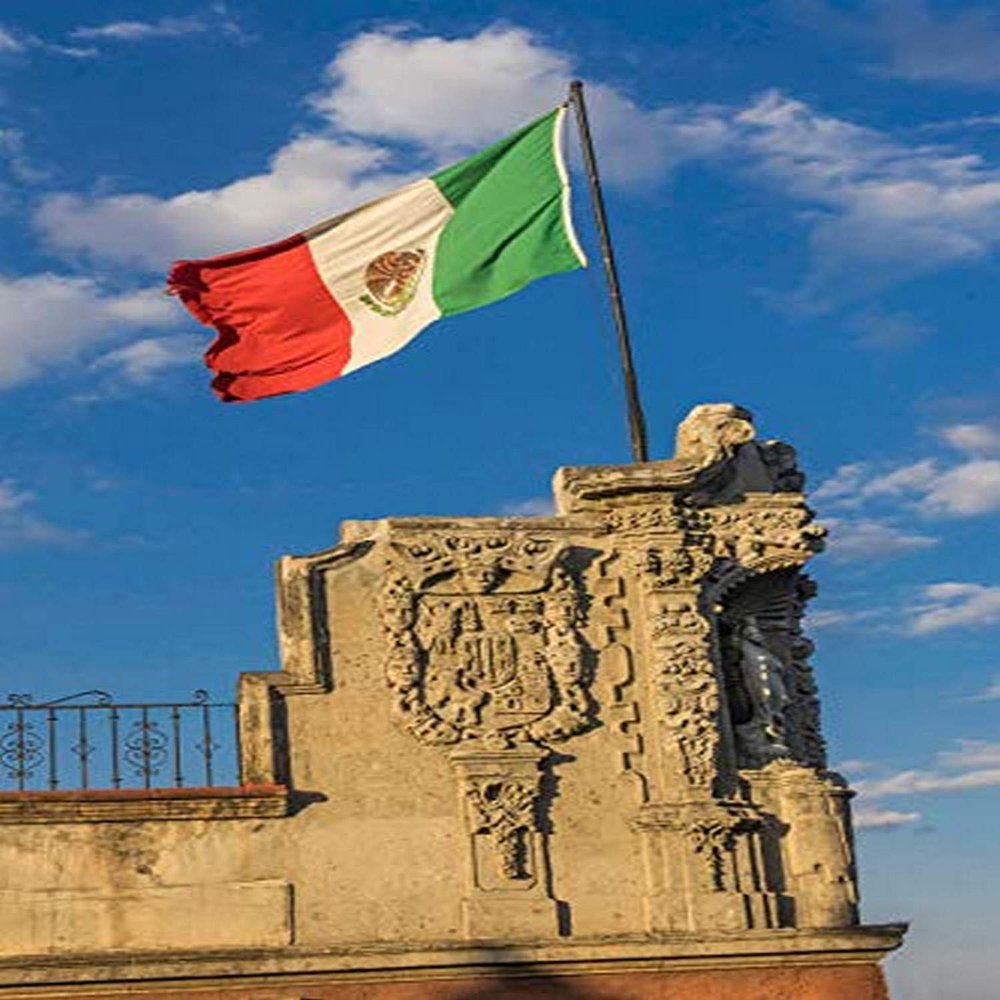 Posterazzi PDDSA13WPE0281 Mexican Flag and Statues, Zocalo, City, Mexico Photo Print, 18 x 24, Multi