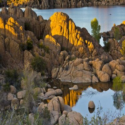 Posterazzi PDDUS03MHE0394LARGE Granite Dells, Watson Lake, Prescott, Arizona, USA Photo Print, 24 x 36, Multi