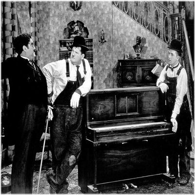 Posterazzi PDX487318SMALL Laurel and Hardy-Music Box The, 1932 Photo Print, 24 x 18, Multi