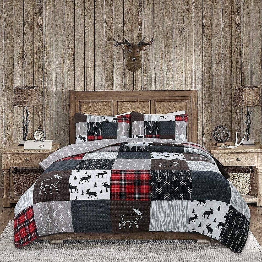 3 Piece Cabin Lodge Red Quilt Set, Beautiful Holiday Rustic Deer Moose Arrow Mix Match Plaid Cotton Farmhouse Bedding Sets Queen, Reversible Patchwork Quilt All Over Stitched Winter Christmas Bedding