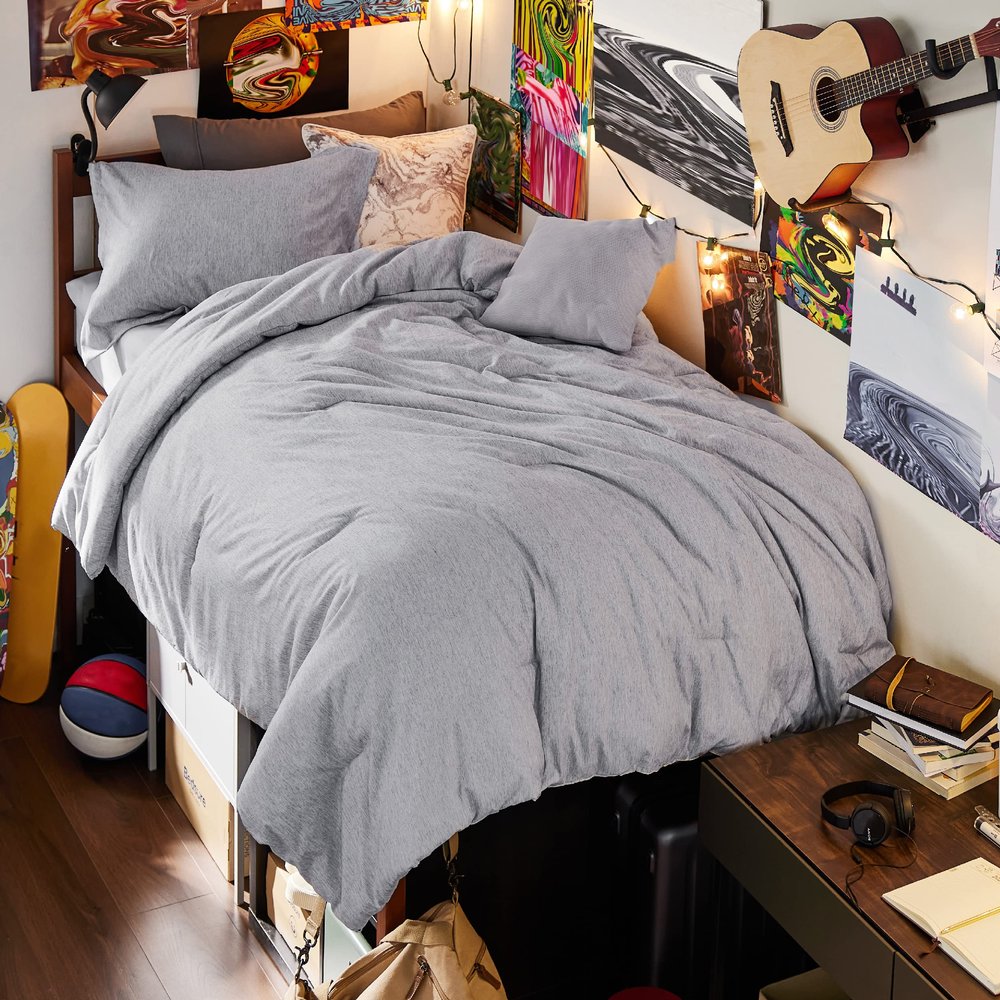 Bedsure Twin/Twin XL Comforter Set - Grey Soft Bedding for All Seasons, Cationic Dyed Bed Set, 2 Pieces, 1 Twin Size Comforter (68"x88") and 1 Pillow Sham (20"x26"+2")