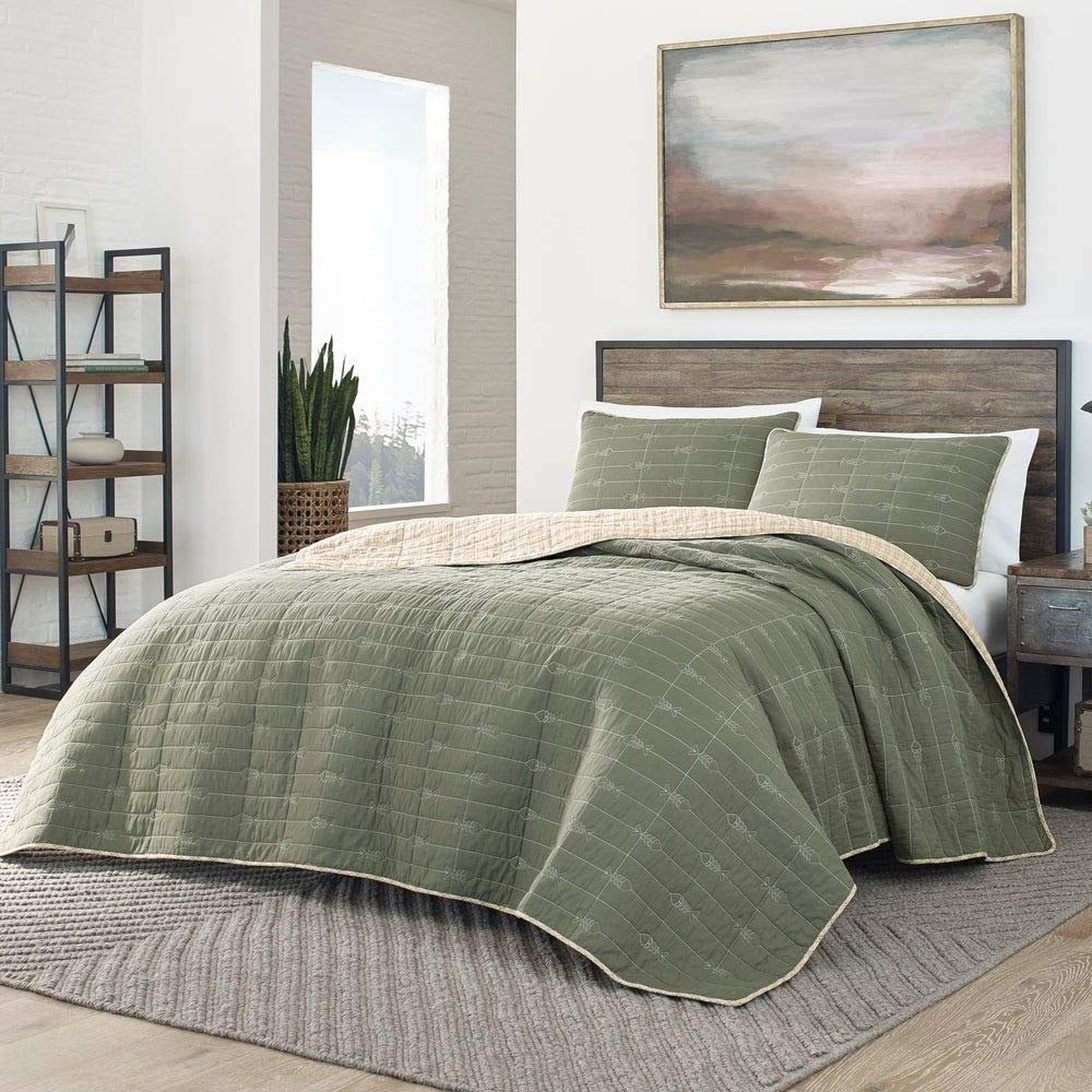 3 Piece Cabin Lodge Style Plaid Quilt King Size, All Seasons Beautiful Trout Stitched Design with a Khaki Plaids Reverse Ivory Green Quilt Set, Geometric Lightweight Contemporary Farmhouse Bedding