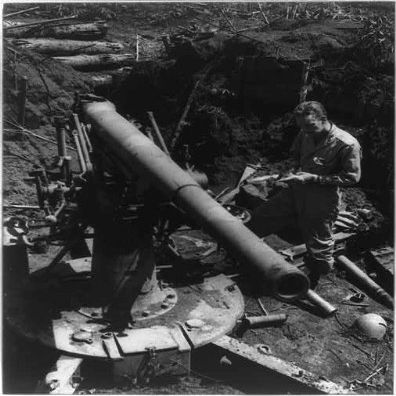HistoricalFindings Photo: Captain Donald Downen of Pullman,WA,CO of Company A,Dual-Purpose AA Gun,1943?