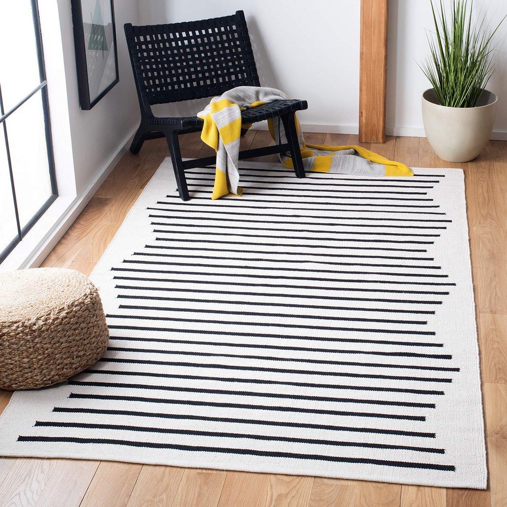 SAFAVIEH Montauk Collection Accent Rug - 4' x 6', Ivory & Black, Handmade Flat Weave Boho Farmhouse Cotton Modern Stripe, Ideal for High Traffic Areas in Entryway, Living Room, Bedroom (MTK313A)