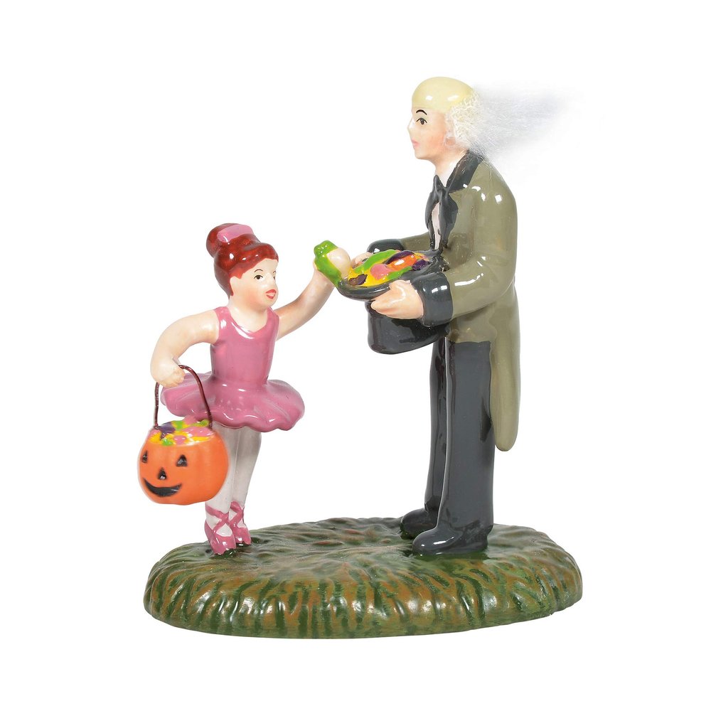 Department 56 Snow Village Halloween Accessories Scary Treats for a Sweet Figurine, 3.1 Inch, Multicolor