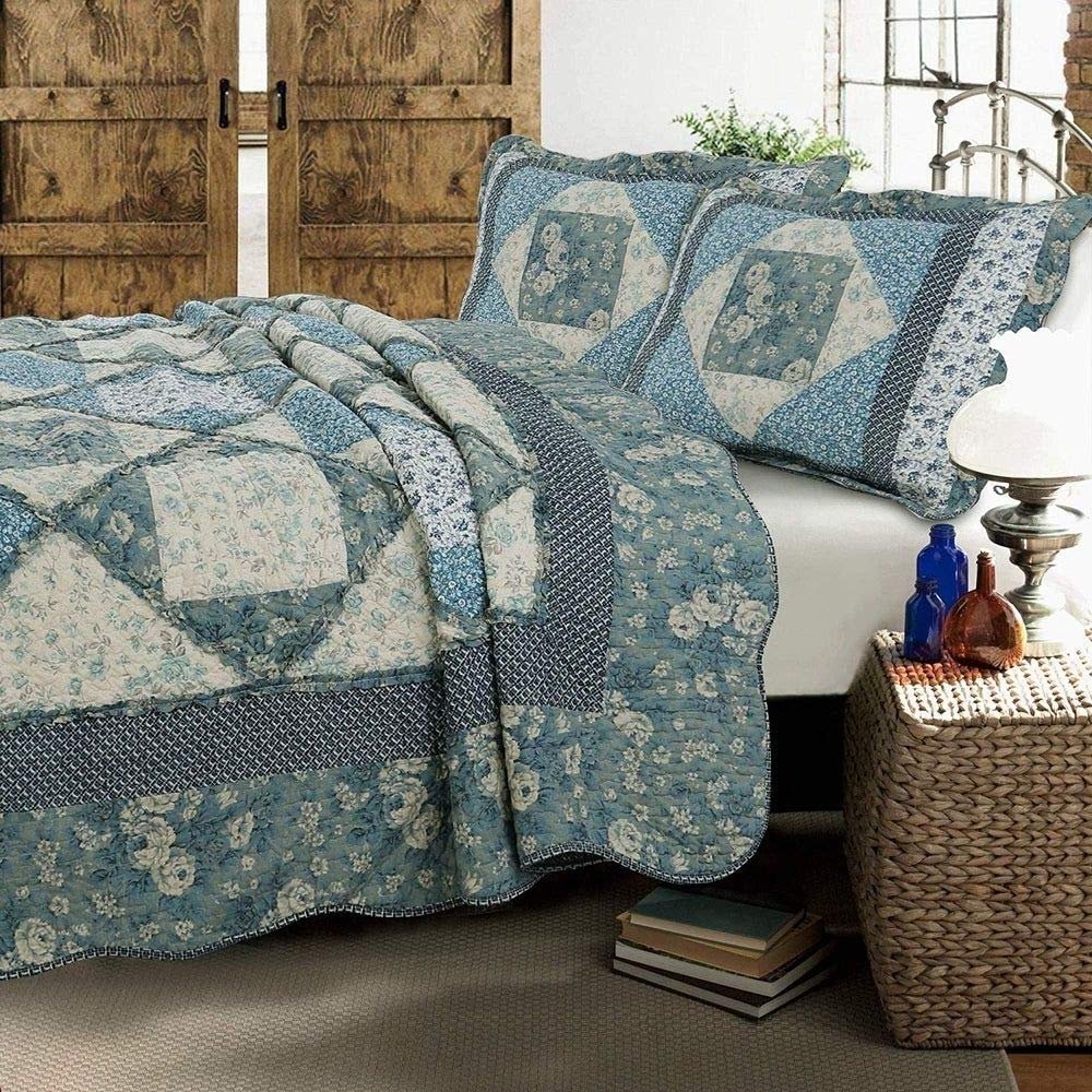 3 Piece Traditional Patchwork Quilt Set, All Season Beautiful Floral Embroidered Toile Pattern French Country Shabby Chic Bedding Sets King, Reversible Sophisticated Design White Blue Cotton Quilt