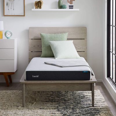 Lucid 6 Inch Memory Foam Mattress Low Profile Medium Firm Feel - Infused with Bamboo Charcoal and Gel - Bed in a Box - Temperature Regulating - Breathable - Twin Size