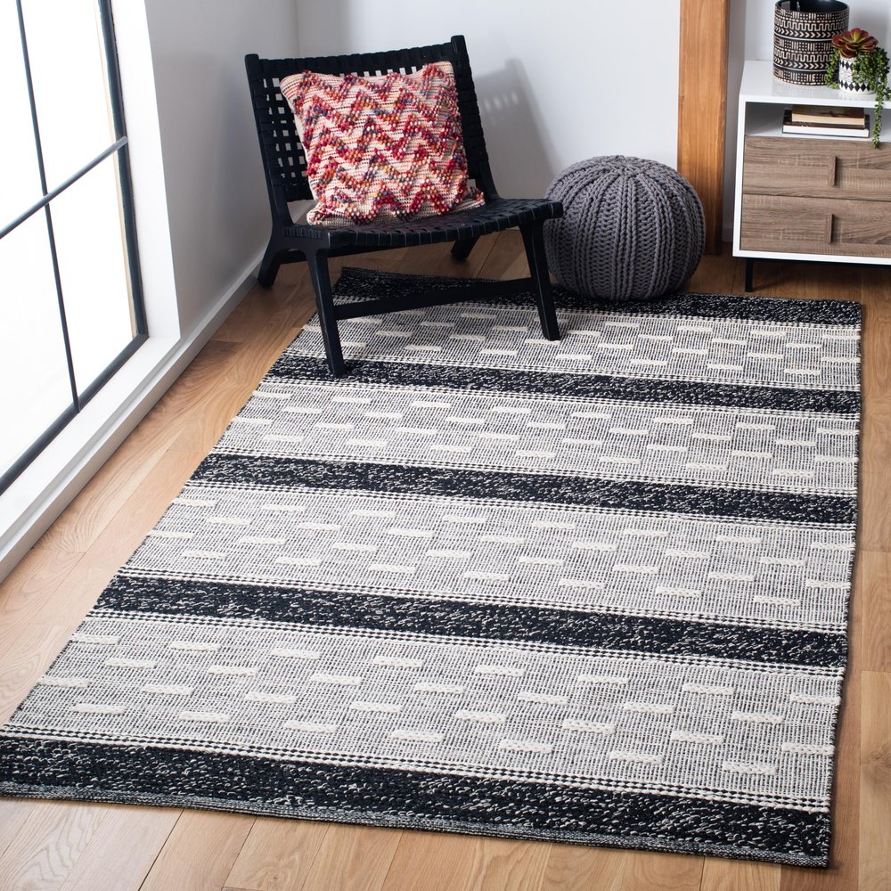 SAFAVIEH Striped Kilim Collection 4' x 6' Black/Ivory STK518Z Handmade Flatweave Cotton Area Rug