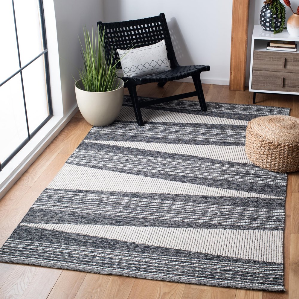 SAFAVIEH Striped Kilim Collection 4' x 6' Black/Ivory STK521Z Handmade Flatweave Cotton Area Rug