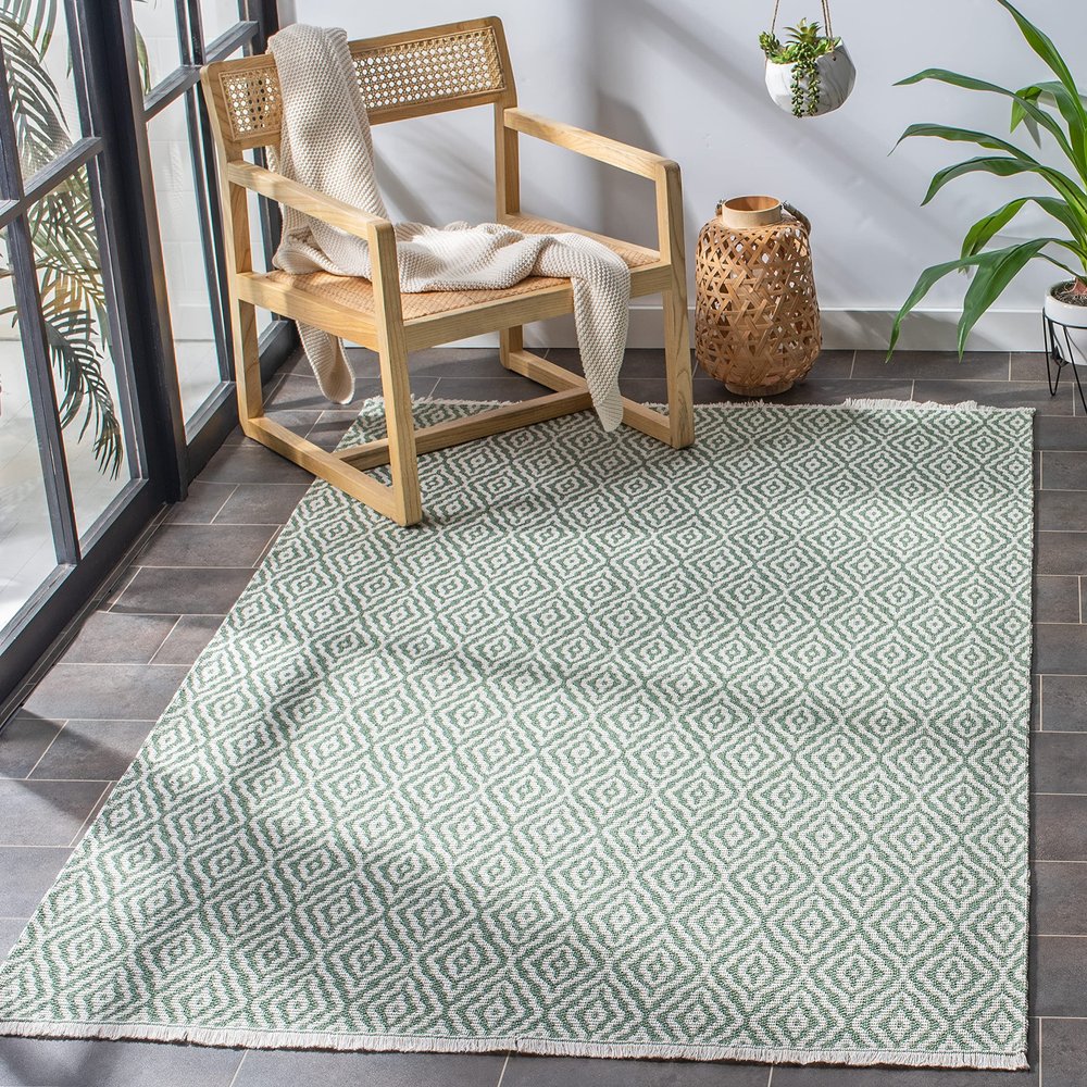 SAFAVIEH Area Rug 8x10 - Augustine Collection - Large - Green & Ivory, Geometric Fringe Design, Easy Cleaning, Ideal for Living Room, Bedroom, Office, Dining Space (AGT484Y)