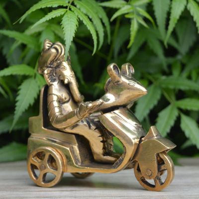 Aakrati Ganesh Ji Sitting on Morden Cart