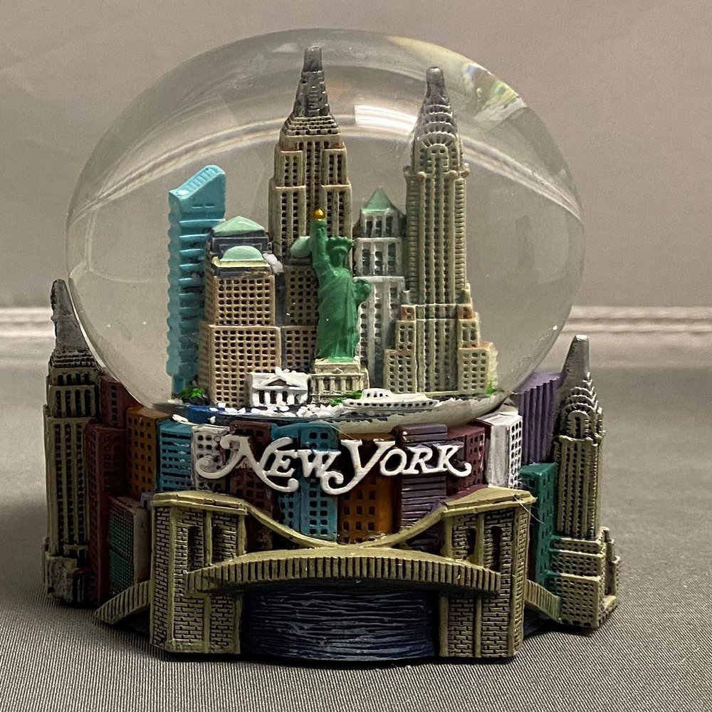 ZIZO New York 3.5 Inches Snow Globe Souvenir Gift for Women, Kids, Baby Girls & Boys - Multicolor Modern Glass Snow Globe with Resin Base - WG145