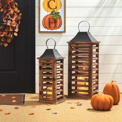 Glitzhome Farmhouse Wood Metal Candle Lanterns Tall Vintage Decorative Candle Holders Set of 2 Shutter Style Distressed Floor Lanterns Rustic Outdoor Lantern for Wedding Garden, Natural, No Glass
