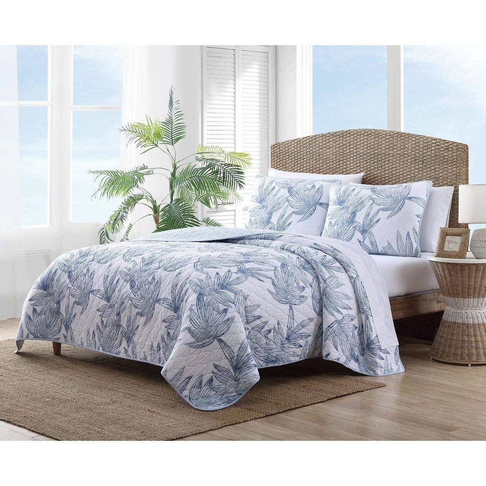 3 Piece Tropical All Season White Blue Floral Quilt Set, Beautiful Leaf Flowers Pattern Soft Cozy Feel Lightweight Nautical Coastal Bedding, Reversible Ogee Stitched Design Cotton Bedding Sets Queen