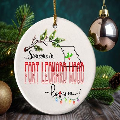 Fort Leonard Wood Missouri Souvenir Christmas Ornament 2025 Someone in Fort Leonard Wood MO Loves Me! Christmas Family Friend Gifts Ideas 3" White
