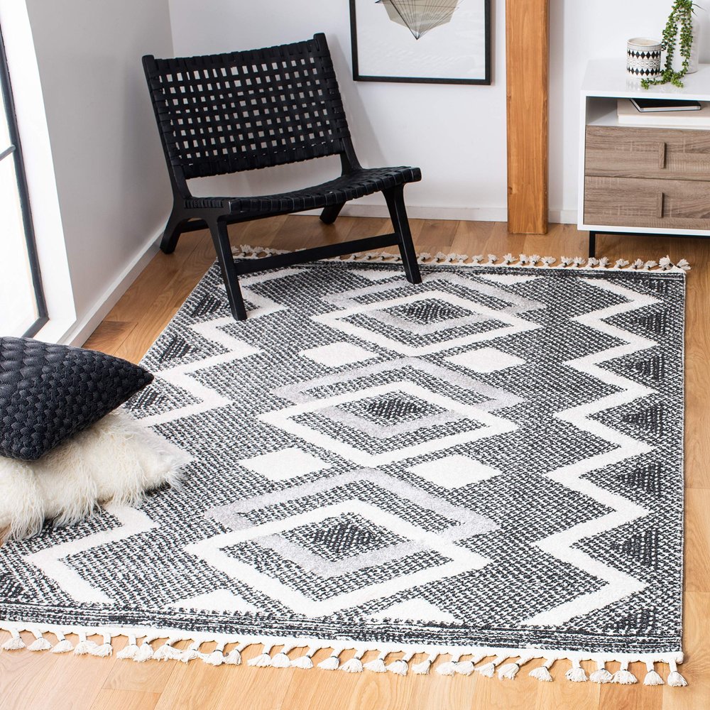 SAFAVIEH Area Rug 8x10 - Moroccan Tassel Shag Collection - Large - Ivory & Black, Boho Design, Non-Shedding & Easy Cleaning, Plush Pile, Ideal for Living Room, Bedroom, Dining Space (MTS452A)