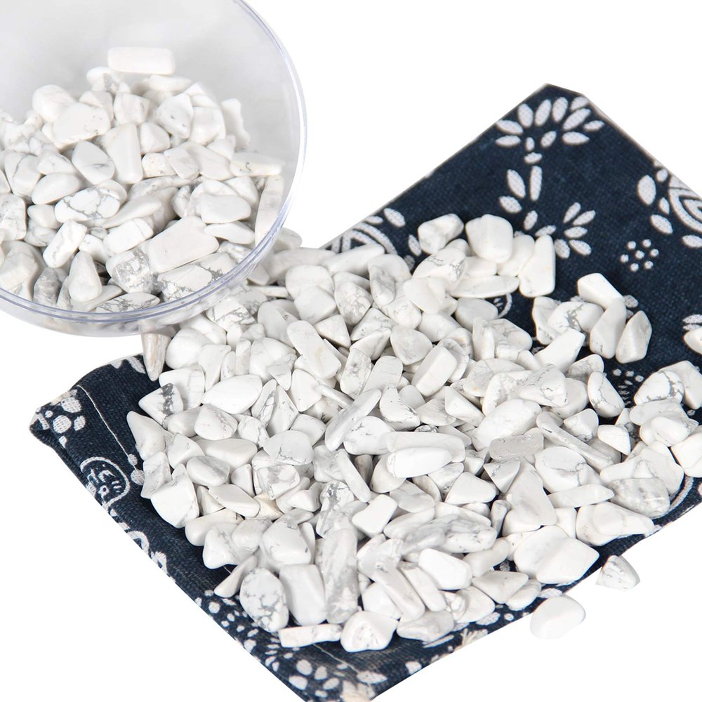 Orientrea 1.1lb Natural Crushed Howlite Crystal Tumbled Chips-Howlite Healing Crystals Chips Bulk, Crushed Crystal Gemstones for Crafts, Beautiful Package for Gift