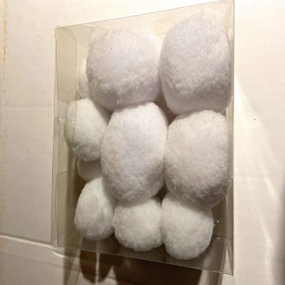 Raz import Box of Artificial Snowballs - 4 Large & 6 Small
