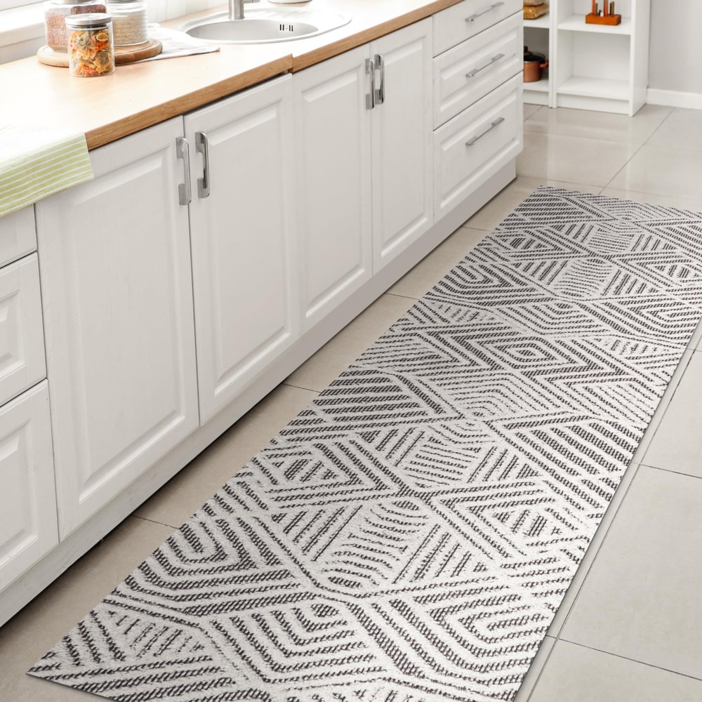JONATHAN Y Art Deco Geometric Indoor Outdoor Runner Rug 2X8 White/Black, Jordan High-Low Pile for Backyard, Patio, Porch, Easy-Cleaning, High Traffic, Pet-Friendly, Non-Shedding (SBH103A-28)