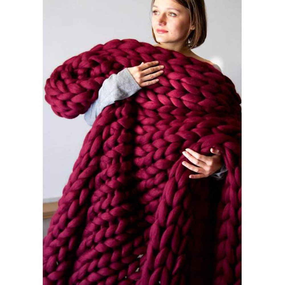 Chunky Knit Throw Blanket - Beautiful Home Decor - Soft Chenille Yarn - Pet Mat, Baby Blanket, Gift - Warm Soft Cozy for Sofa Bed Machine Washable