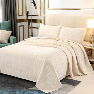 vctops Floral Pattern Velvet Quilt Set 3-Piece Queen Size Super Soft Warm Plush Reversible Bedspread Coverlet with Pillow Shams (Queen,Cream)