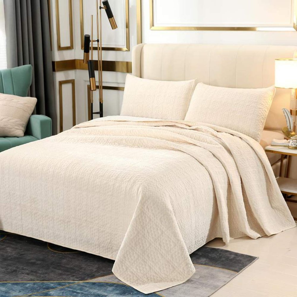 vctops Floral Pattern Velvet Quilt Set 3-Piece Queen Size Super Soft Warm Plush Reversible Bedspread Coverlet with Pillow Shams (Queen,Cream)