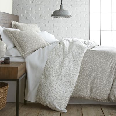 Southshore Fine Living, Inc. Cal King Lightweight Comforter Set with 2 Pillow Shams, Reversible Bedding Set - Geometric Print - Alternative Down Comforter for California/King Bed, Taupe & White