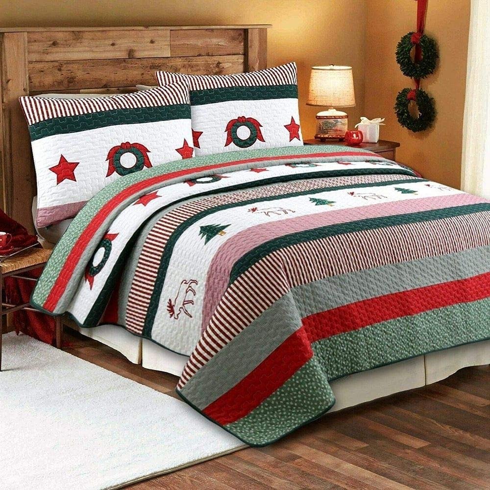 3 Piece Cabin Lodge Theme White Red Green Christmas Quilt Queen Size, Beautiful Star Tree Moose Pattern Whimsical Striped Rustic Bedding, Embroidered Reversible Stitched Warm Bedspread Set