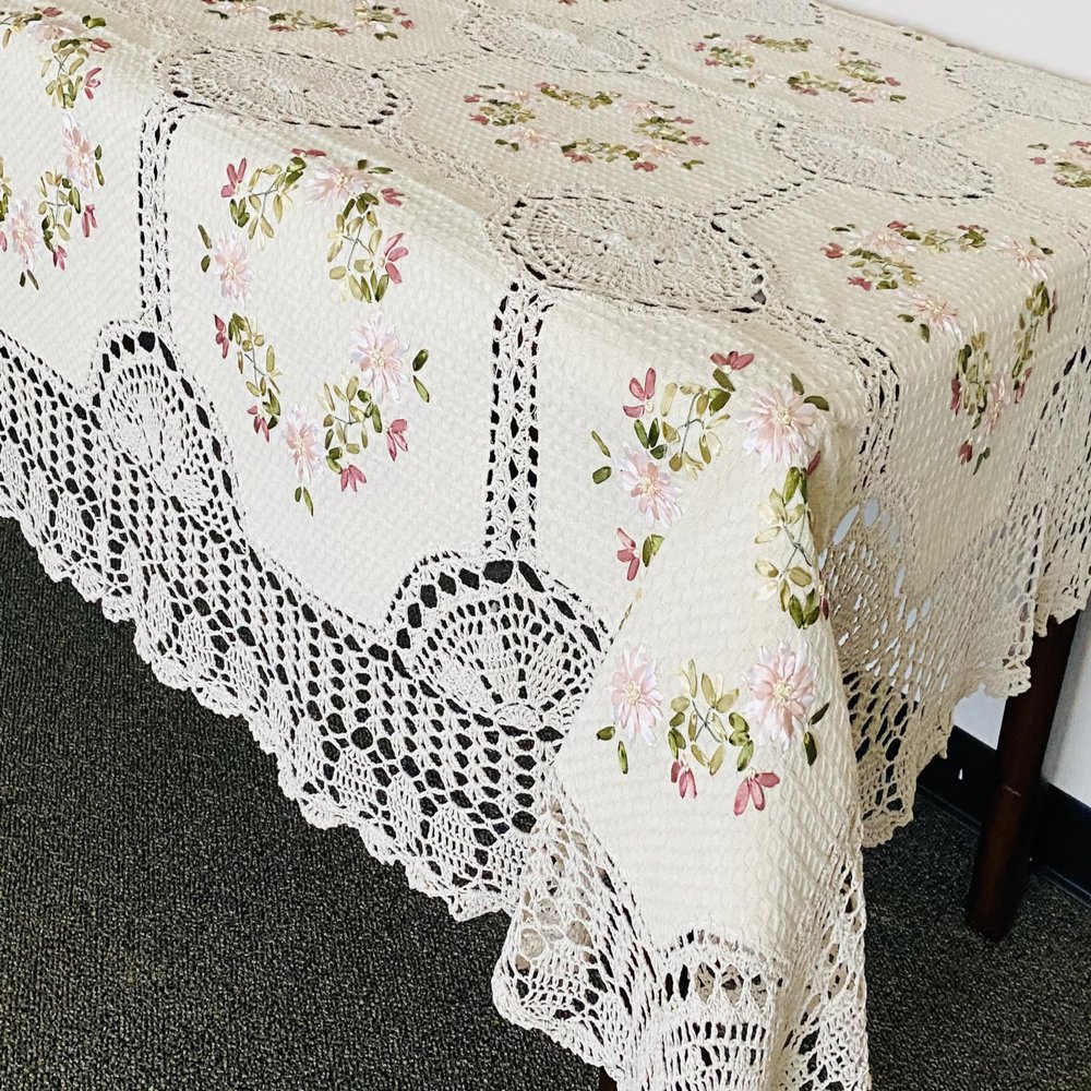 100% Cotton Handmade Crochet Lace with Ribbon Embroidered Linen Tablecloth-Beige (86X86 RD.)