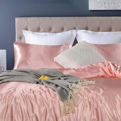 5 PC Satin Bedding Set Soft Silky Satin Bed Set with Zipper Closure & Corner Ties With 600 Thread Count 18'' Deep Pocket of Fitted Sheet (Duvet cover+Fitted+Flat+Pillowcases)Oversized King ,Peach