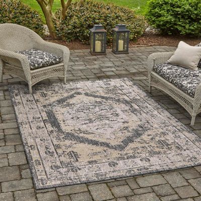Unique Loom Outdoor Traditional Collection Area Rug - Valeria (2' 2" x 3' 1" Rectangle, Charcoal/ Natural)
