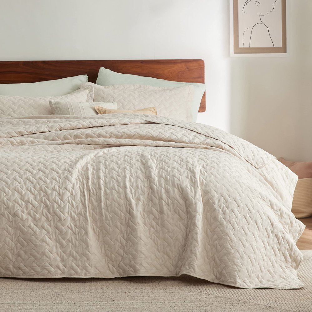 Bedsure Quilts King Size - Lightweight Bedspreads King Size with Basket Weave Pattern, Soft Quilt Bedding Set, Beige Comforter Set Coverlet for All Seasons with 2 Pillow Shams (106" x 96")