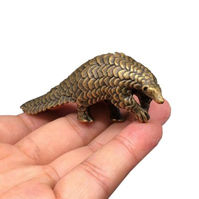 1pcs Mini Antique Bronze Pangolin Statue Ornament, Copper Pangolin Animal Figurines, Miniatures Model Ornaments Desk Decors Accessories Men Gift