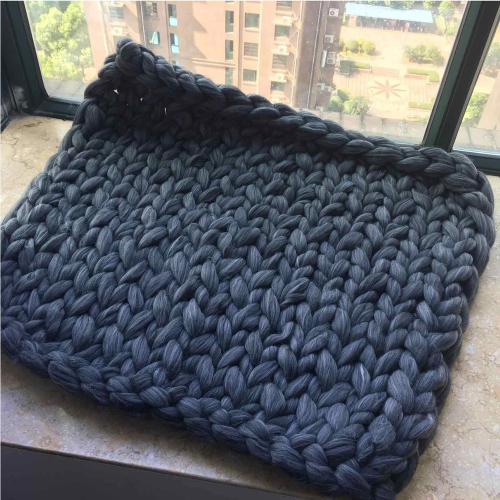 Daoyuan Chunky Knit Blanket Soft and Huge Throw Modern Bedding Handwoven Chenille for Bed Room/Couch/Bed/Pet Mat/Baby Blanket/Gift,Beautiful Home Decoration