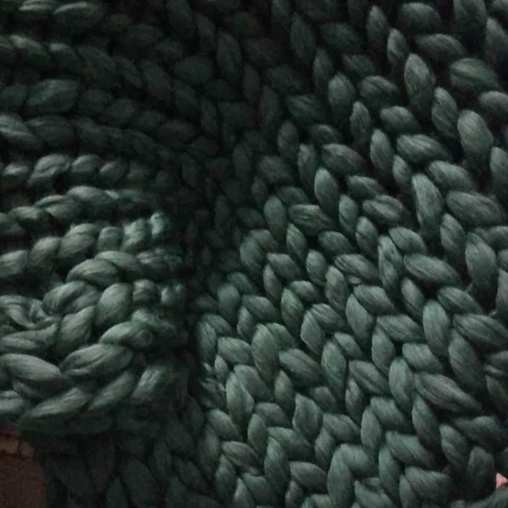Chunky Knit Blanket,Warm and Comfortable Handwoven Throw Blankets,Giant Chenille Yarn Decorate Pet Bed Chair Cushion Carpet for Bedroom Home Decor
