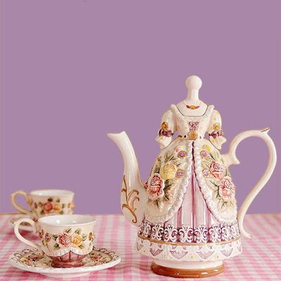 Afternoon teapotCeramic Coffee Pot Beauty Tea Pot Set European Embossed Coffee Cup With Dish Figurines-1pot and 2cup 2dish