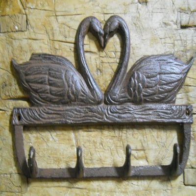 Antiques Vintage/Hooks Cast Iron/Coat Hook/Locker Rooms/Kitchens Cast Iron Victorian Style SWAN Heart Towel Coat Hooks Hat Hook Key Rack Brown