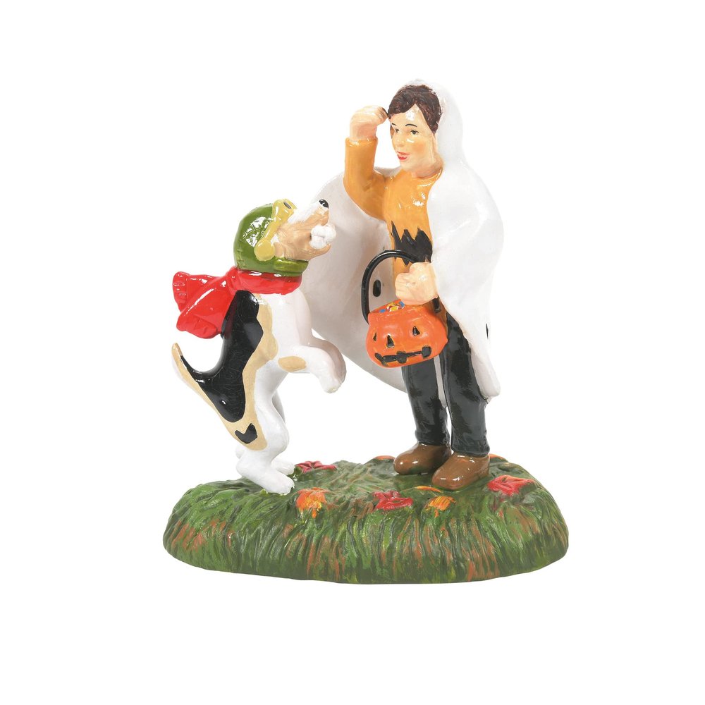 Department 56 Snow Village Halloween Accessories Peanuts Snoopy's Treat No Tricks Figurine, 3.2 Inch, Multicolor